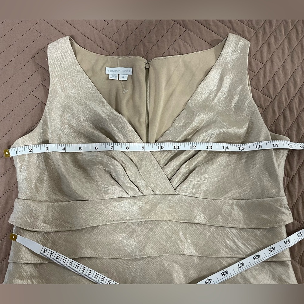 London Times Gold Tiered Cocktail Dress Size 8 Sleeveless V-Neck - Picture 7 of 9